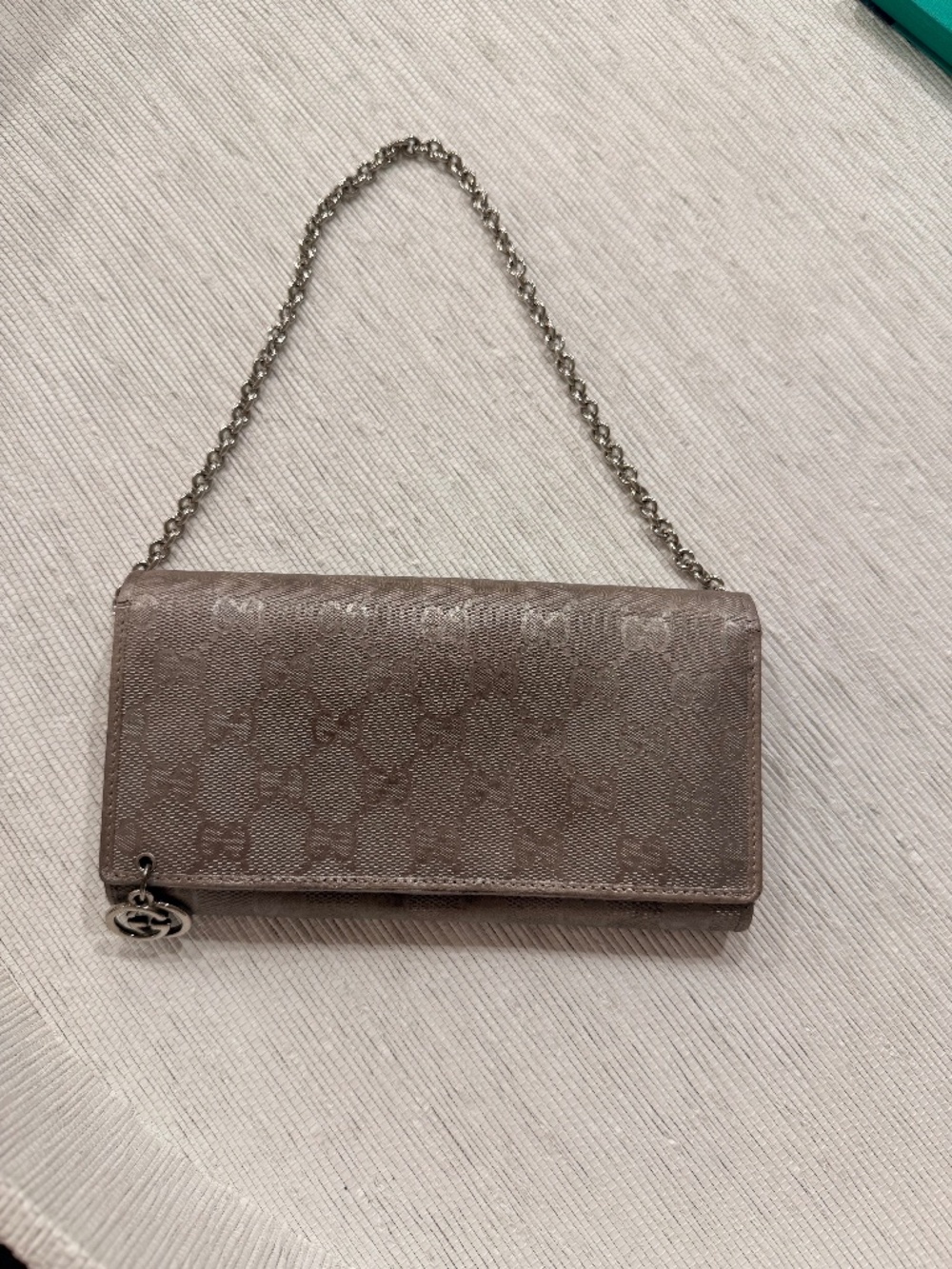 Gucci Wallet on Chain